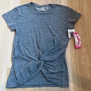 So Nikki gray T-shirt with middle twist, size small juniors